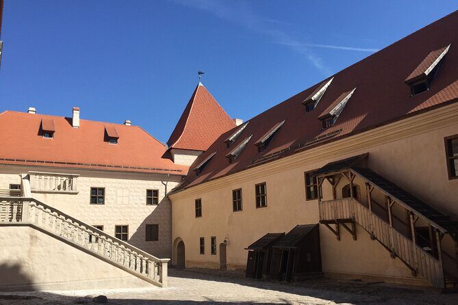 2 countries! Hill of Crosses, Rundale Palace and Bauska castle - What You’ll Want to Bring (Lunch, Snacks, Headphones, Weather Gear)