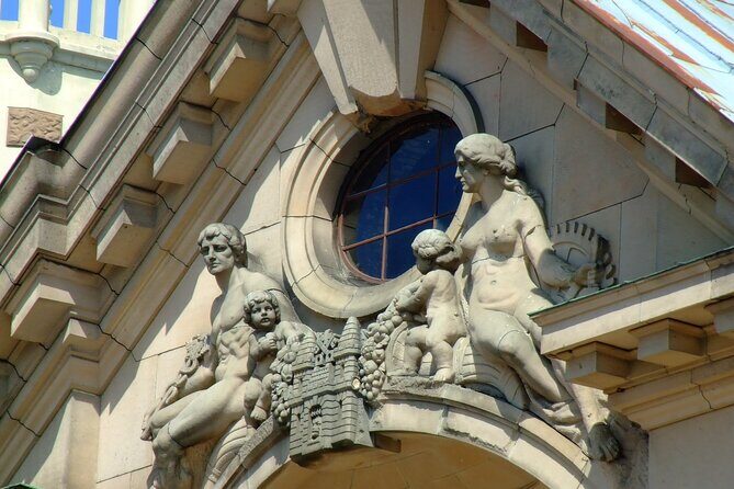 2 Hours Walking Tour in Legends and Secret of Riga's Old Town - House of the Black Heads and the Clock on Its Facade