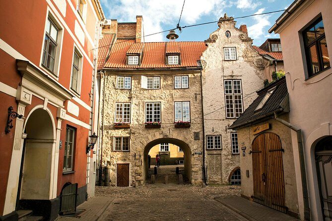 Best of Riga Walking Tour - Highlights and Hidden Gems - Art Nouveau Riga: decoding the symbols in the Belle Époque-style streets