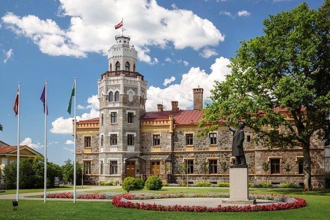 Full-Day Private Trip to Cesis, Sigulda and Turaida from Riga - Driver-led history: what to expect from English commentary