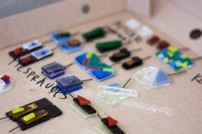 Glass Jewellery Workshop - Shipping your glass jewelry: included in Europe, with a small real-world note