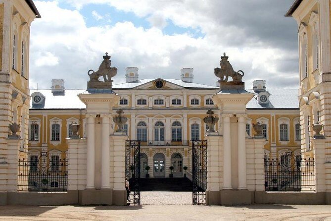 Half-Day Private Trip to Rundale Palace and Garden - Getting there from Riga: private pickup, comfortable ride, real flexibility