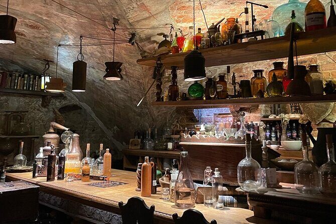 Medieval Experience: Guided Sightseeing and Food Tasting - The Old Town walk: stories that match what you’re seeing