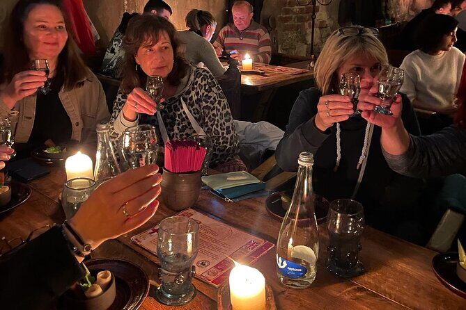 Medieval Experience: Guided Sightseeing and Food Tasting - Medieval restaurant tasting: what you get and how it feels