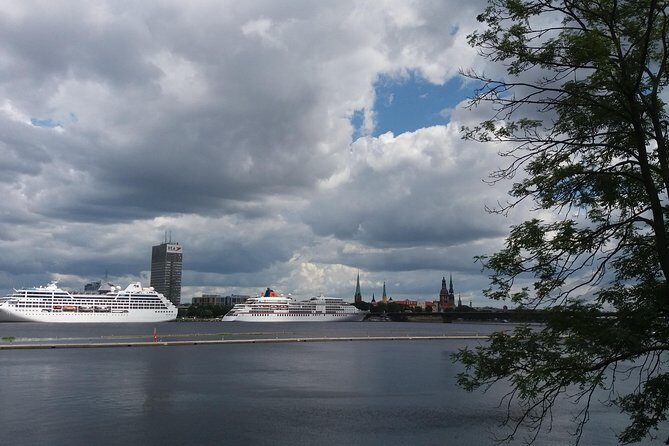 Old Riga Walking Tour / Riga Altstadt Spaziergang - Churches and Riga Cathedral: what to pay attention to from the street