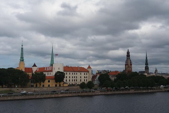 Old Riga Walking Tour / Riga Altstadt Spaziergang - Customization and language support: the tour adapts to your interests