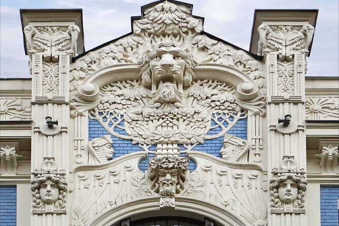Old Town And Art Nouveau Walking Tour Of Riga - Meeting Your Guide in Central Riga (and Why It Matters)