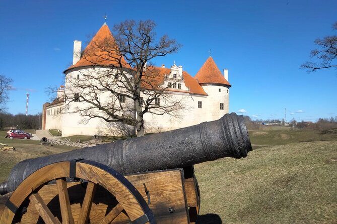 Private Full-Day Trip to Hill of Crosses, Rundale Palace & Bauska - Timing and pacing: why 8 hours feels doable
