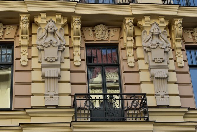 Riga Art Nouveau walking tour - Pace and timing: a 1 hour 45 minute walk you can actually fit in