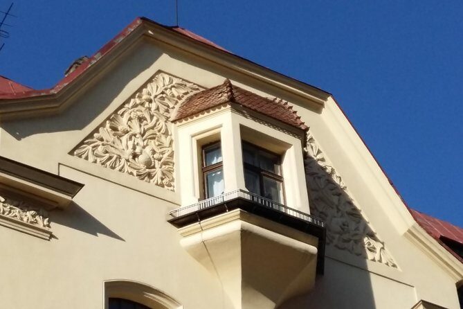 Riga Art Nouveau walking tour - The Opera House stop: reading details without getting lost
