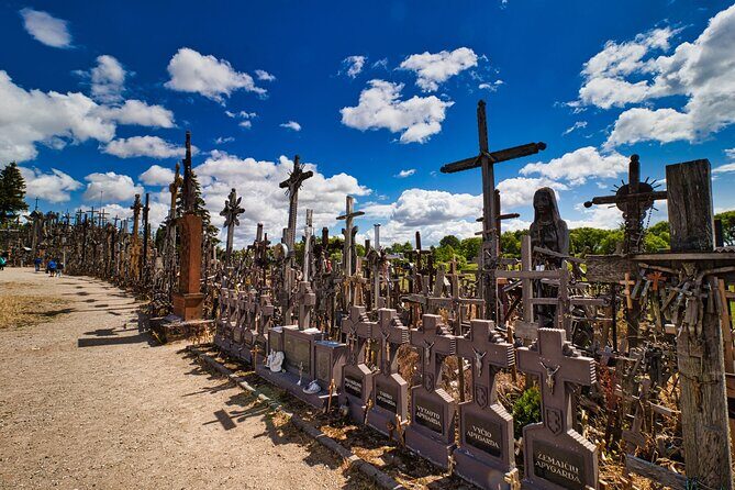 Riga: Hill of Crosses & Guided Rundale Palace with Bauska Castle - Bauska Castle: guided medieval tour plus tower views