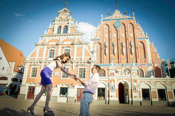 Riga Private Photoshoot Tour - From Laima Clock to St. Peter’s Church: How the 90 Minutes Works