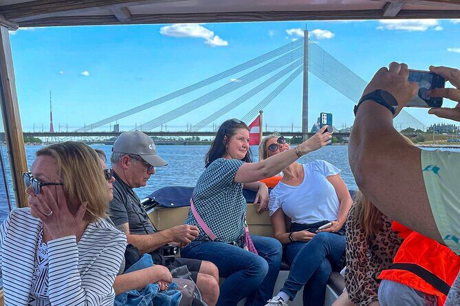 Riga Sightseeing Tour by Canal Boat with Audioguide - Route walkthrough: from park monuments to the Daugava old-town panorama