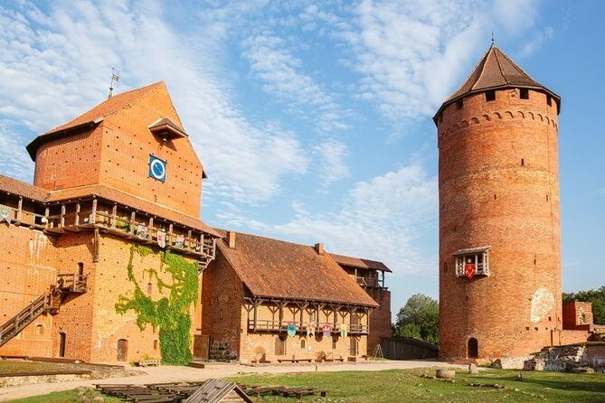 Riga to Tallinn - Sightseeing transfer - Stop 2: Pärnu’s Seaside Break for Lunch, Parks, and Easy Walking