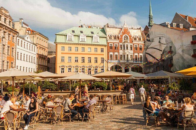 Riga walking guided Sightseeing tour - Old Town main squares: getting your bearings fast