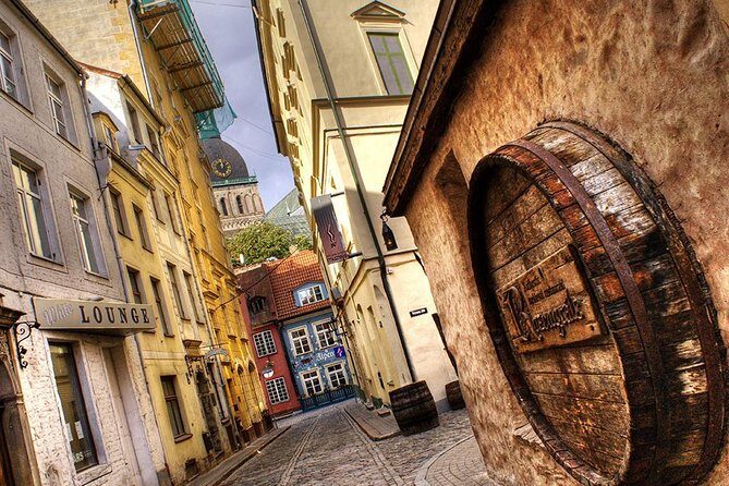 Riga walking guided Sightseeing tour - Strēlnieku iela and the Art Nouveau street story